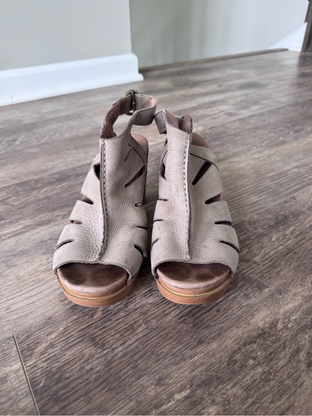 Dansko Taupe Leather Cutout Playform Heeled Sandals with Buckle - Size: 37 - Picture 2 of 10